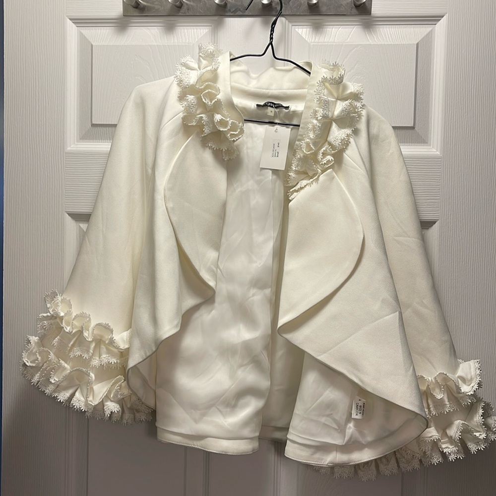 White bat wing blazer